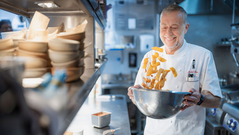 Cunard has inked a partnership with two-Michelin-starred chef Michel Roux.